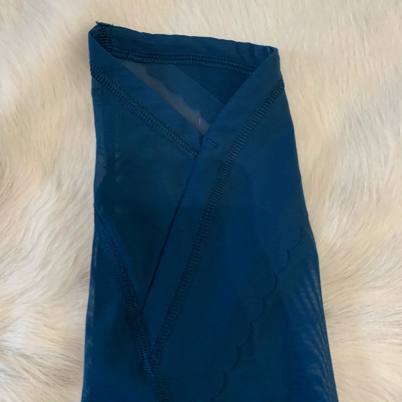 Like New Victoria’s Secret Sport Knockout Leggings - Picture 8 of 9